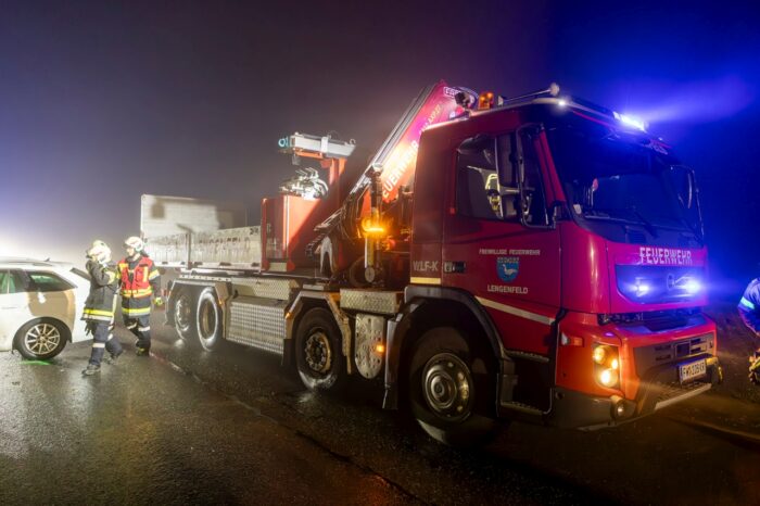 Verkehrsunfall mit drei Fahrzeugen